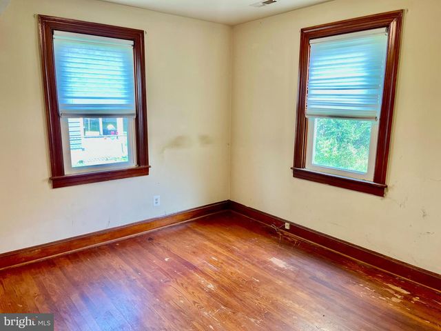 10 AVENAL RD, Baltimore, MD 21221