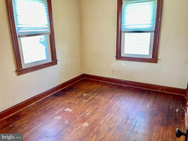 10 AVENAL RD, Baltimore, MD 21221
