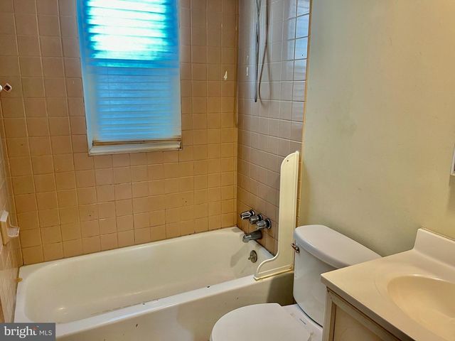 10 AVENAL RD, Baltimore, MD 21221