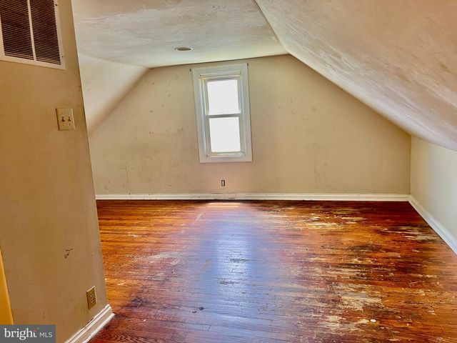 10 AVENAL RD, Baltimore, MD 21221
