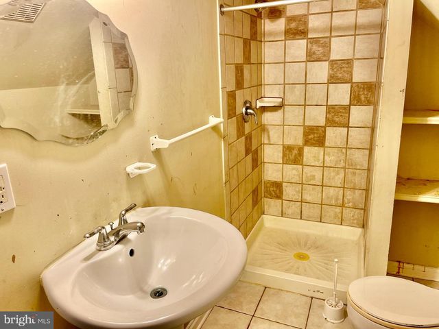 10 AVENAL RD, Baltimore, MD 21221