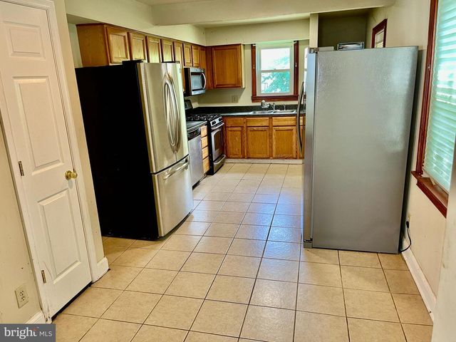 10 AVENAL RD, Baltimore, MD 21221