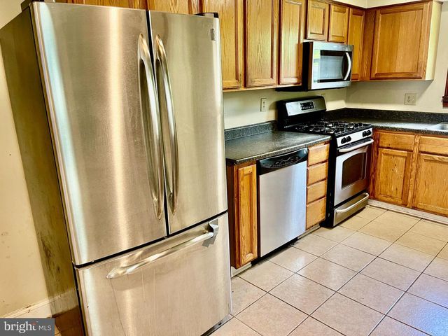 10 AVENAL RD, Baltimore, MD 21221