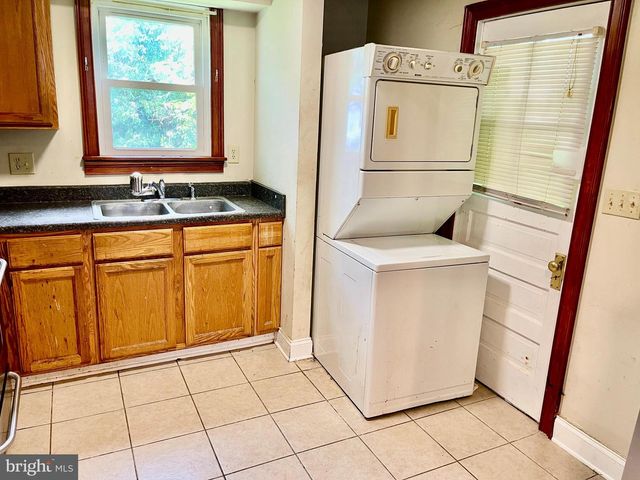 10 AVENAL RD, Baltimore, MD 21221