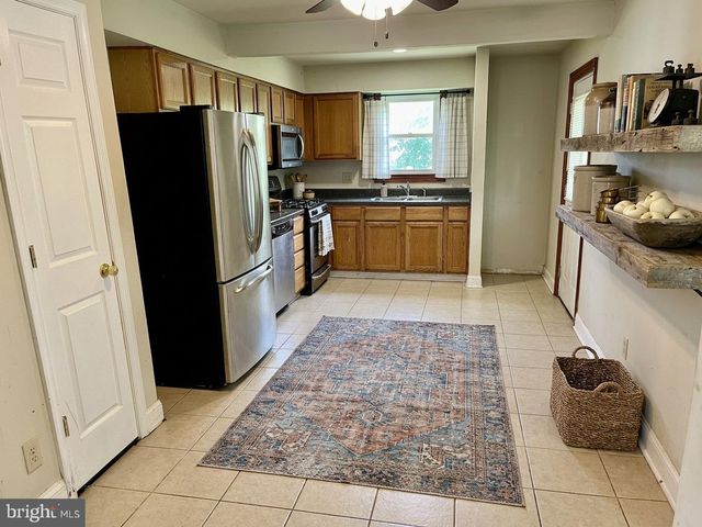 10 AVENAL RD, Baltimore, MD 21221