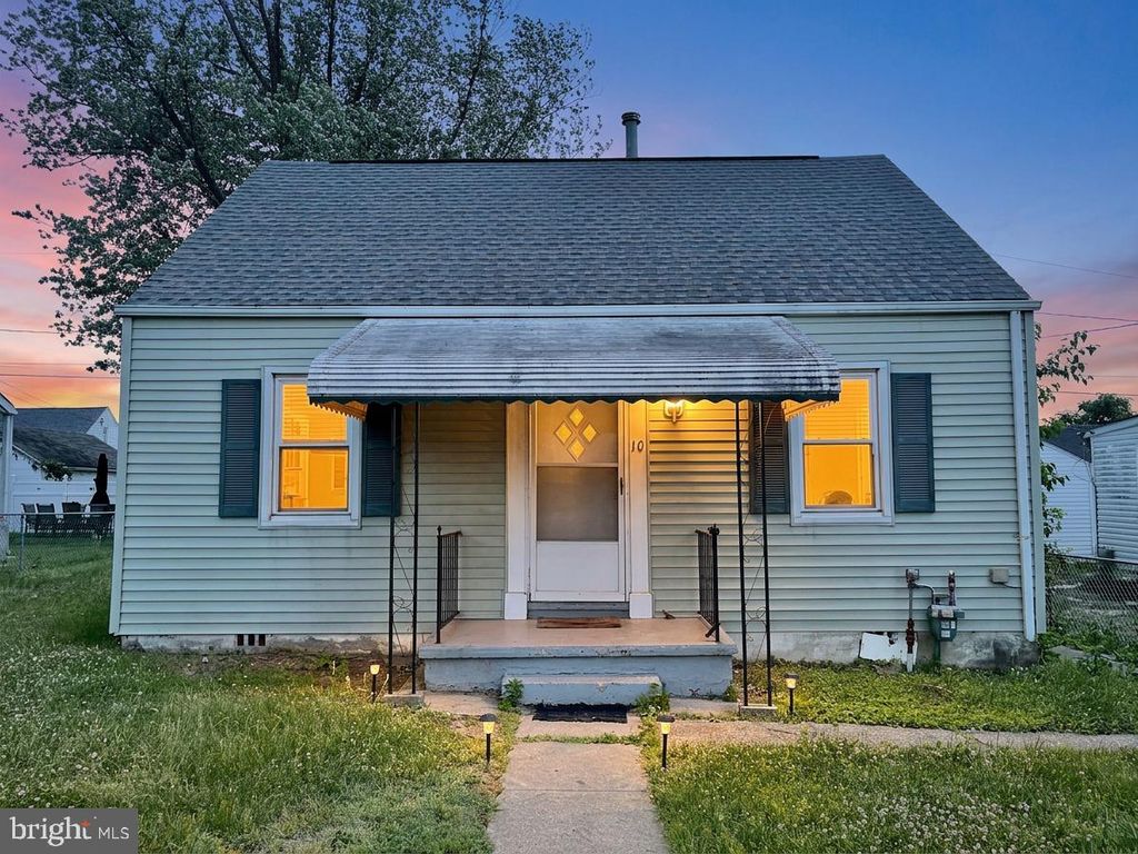 10 AVENAL RD, Baltimore, MD 21221