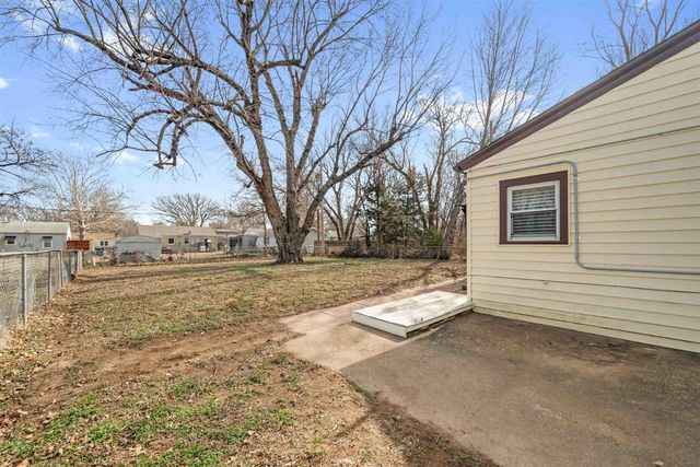 144 S Wire, Haysville, KS 67060