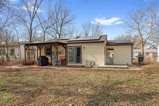 144 S Wire, Haysville, KS 67060