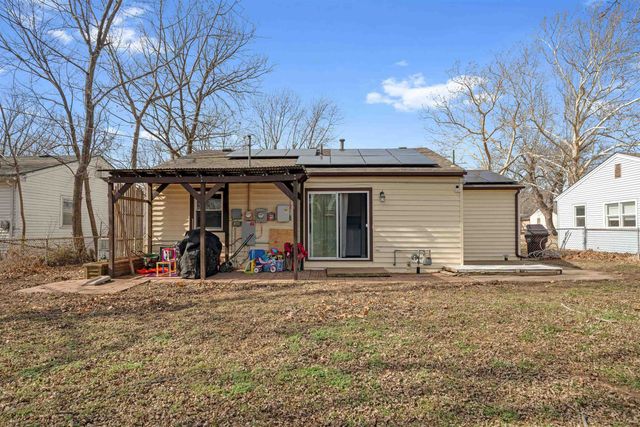 144 S Wire, Haysville, KS 67060