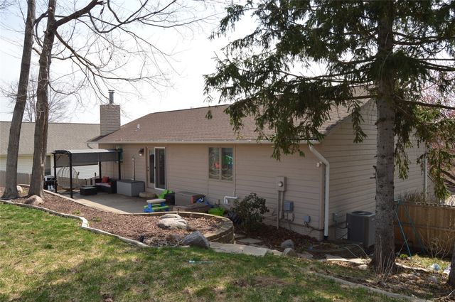 1708 Whitters Way NW, Cedar Rapids, IA 52405