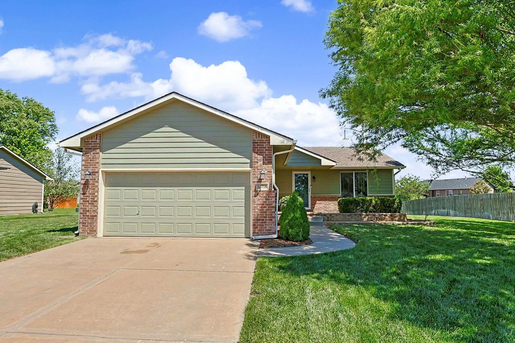 13718 W Autumn Ridge St, Wichita, KS 67235