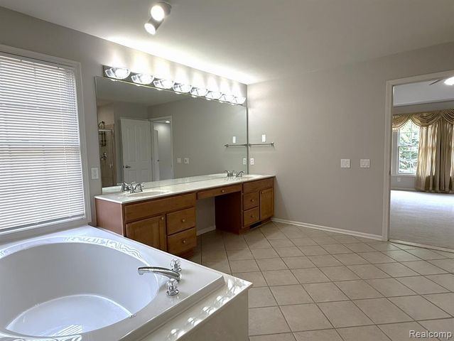 49028 Founders Court, Canton, MI 48187