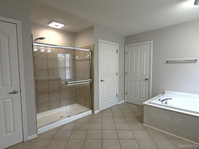 49028 Founders Court, Canton, MI 48187