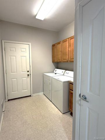 49028 Founders Court, Canton, MI 48187