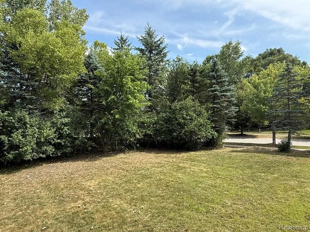 49028 Founders Court, Canton, MI 48187