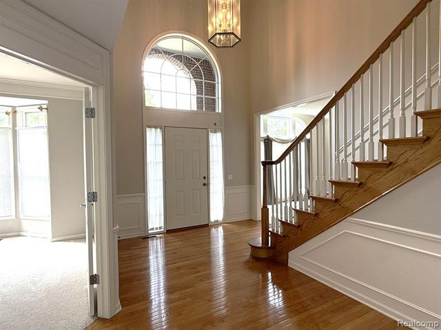 49028 Founders Court, Canton, MI 48187