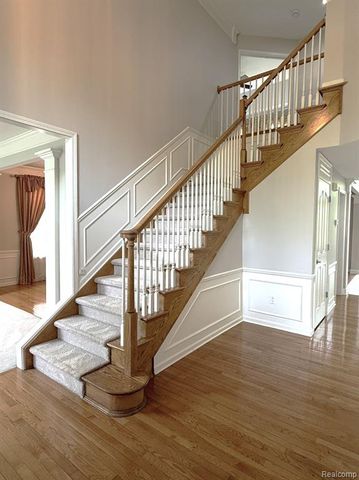 49028 Founders Court, Canton, MI 48187
