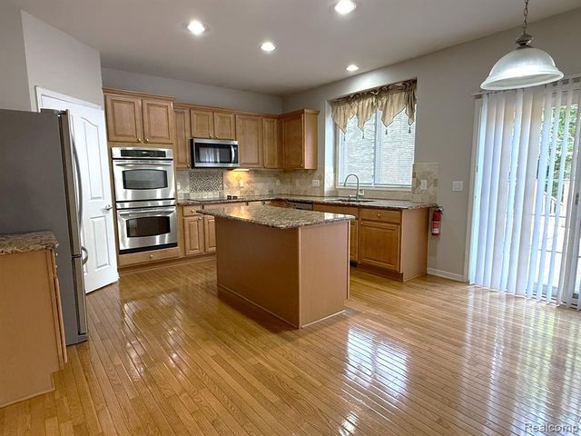 49028 Founders Court, Canton, MI 48187