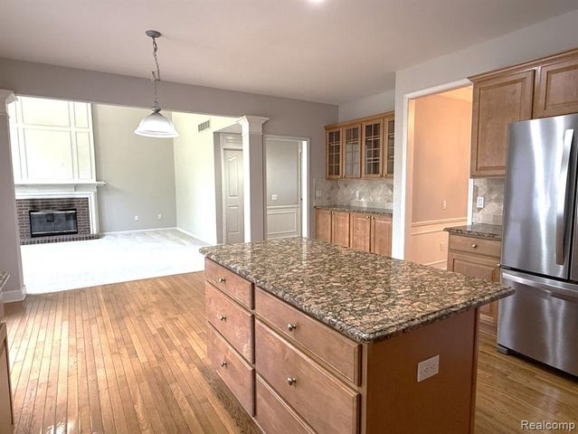 49028 Founders Court, Canton, MI 48187