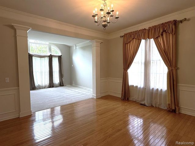 49028 Founders Court, Canton, MI 48187
