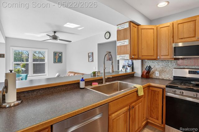 6548 Buckshore Drive, Hamburg Township, MI 48189