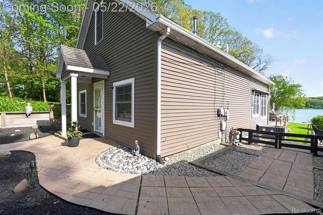 6548 Buckshore Drive, Hamburg Township, MI 48189