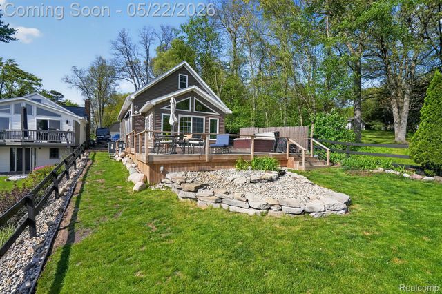 6548 Buckshore Drive, Hamburg Township, MI 48189