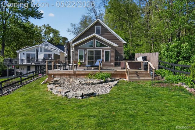 6548 Buckshore Drive, Hamburg Township, MI 48189