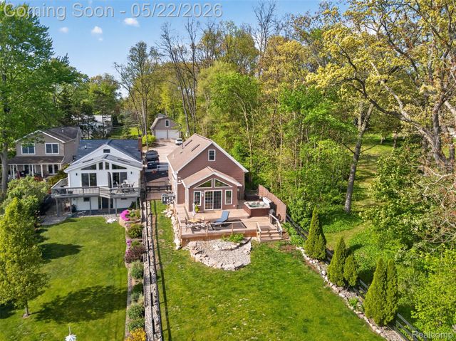 6548 Buckshore Drive, Hamburg Township, MI 48189