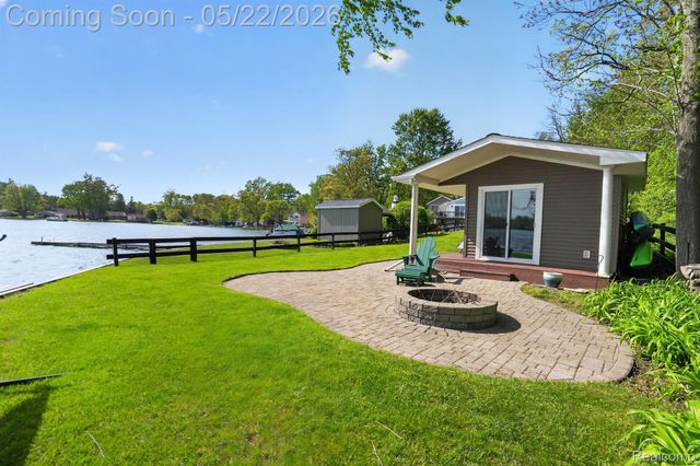 6548 Buckshore Drive, Hamburg Township, MI 48189