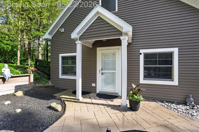 6548 Buckshore Drive, Hamburg Township, MI 48189