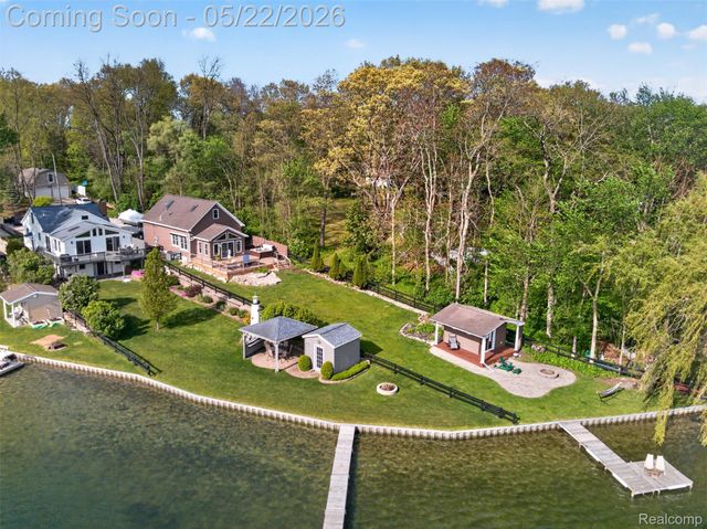 6548 Buckshore Drive, Hamburg Township, MI 48189