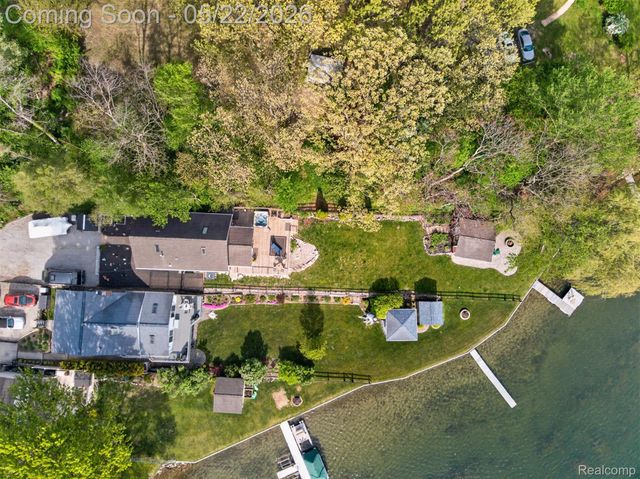 6548 Buckshore Drive, Hamburg Township, MI 48189