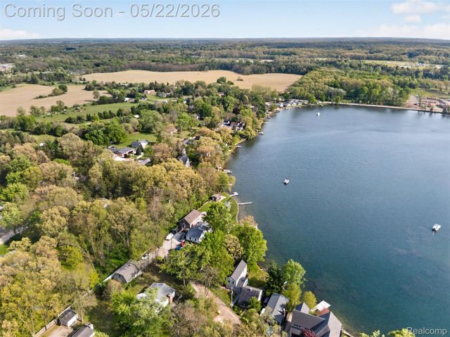 6548 Buckshore Drive, Hamburg Township, MI 48189