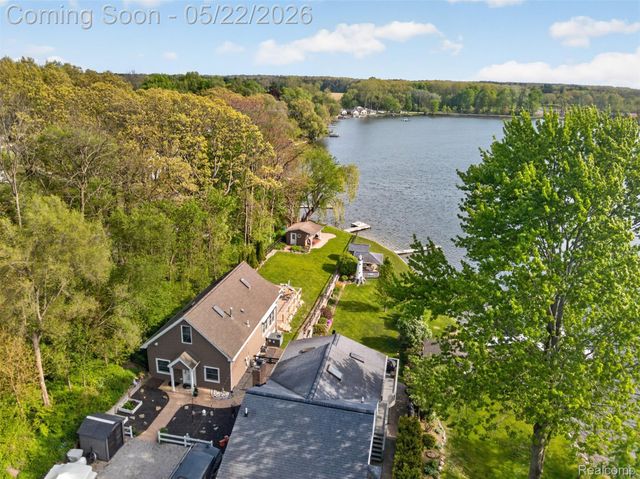 6548 Buckshore Drive, Hamburg Township, MI 48189