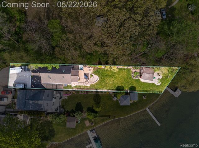 6548 Buckshore Drive, Hamburg Township, MI 48189