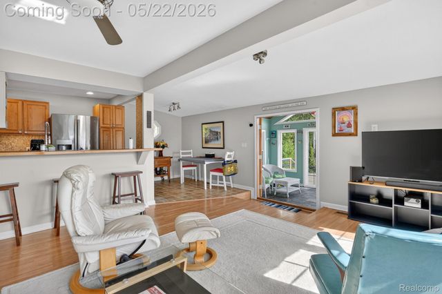 6548 Buckshore Drive, Hamburg Township, MI 48189