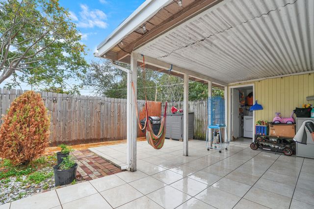 2040 NE 2nd Terrace, Pompano Beach, FL 33060