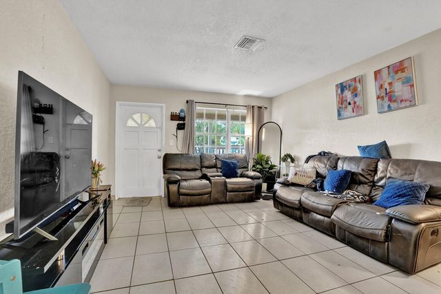 2040 NE 2nd Terrace, Pompano Beach, FL 33060