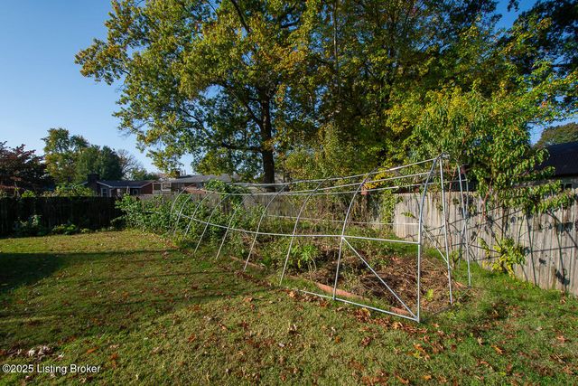 3818 Downing Way Way, Louisville, KY 40218