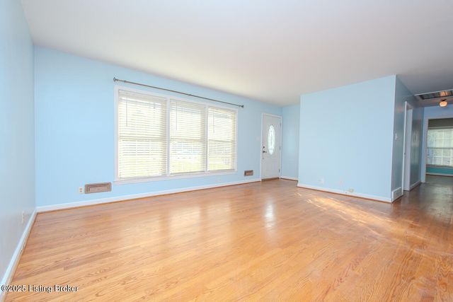 3818 Downing Way Way, Louisville, KY 40218