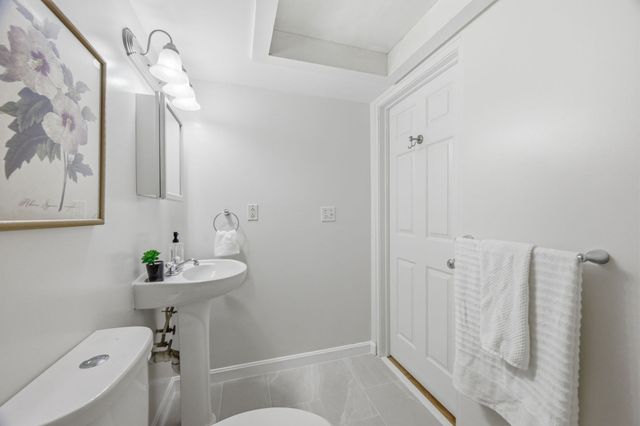 48 Forest St 104, Medford, MA 02155