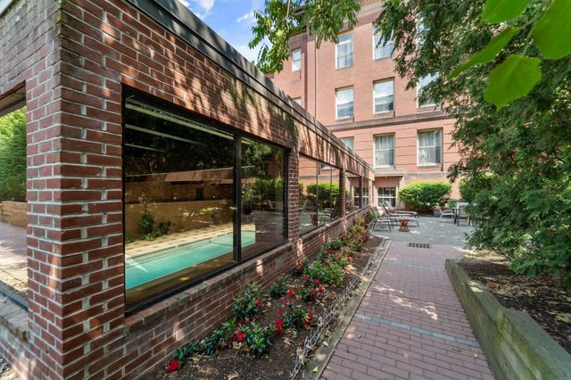 48 Forest St 104, Medford, MA 02155