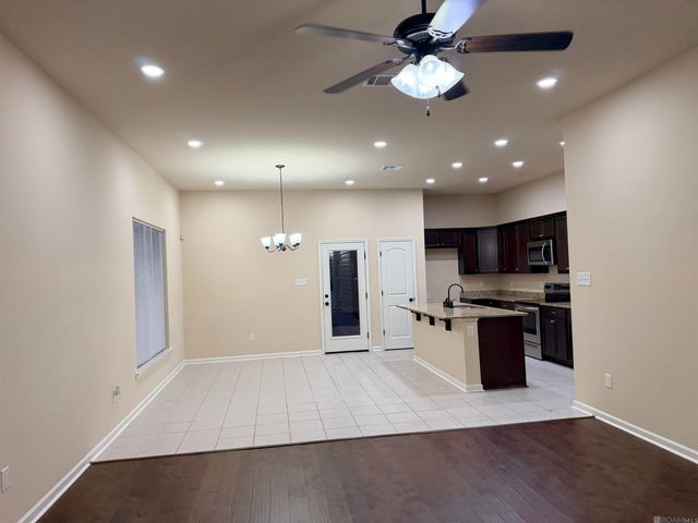 16211 White Rose Dr, Baton Rouge, LA 70817