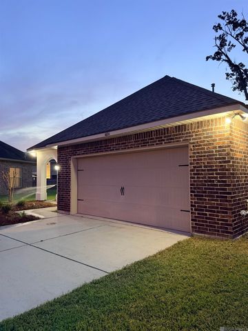 16211 White Rose Dr, Baton Rouge, LA 70817
