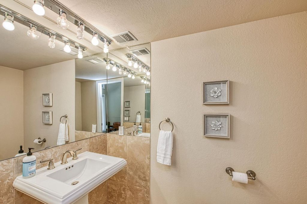 Image 13 of property listing at 12235 N Willow Avenue, Clovis, CA 93619