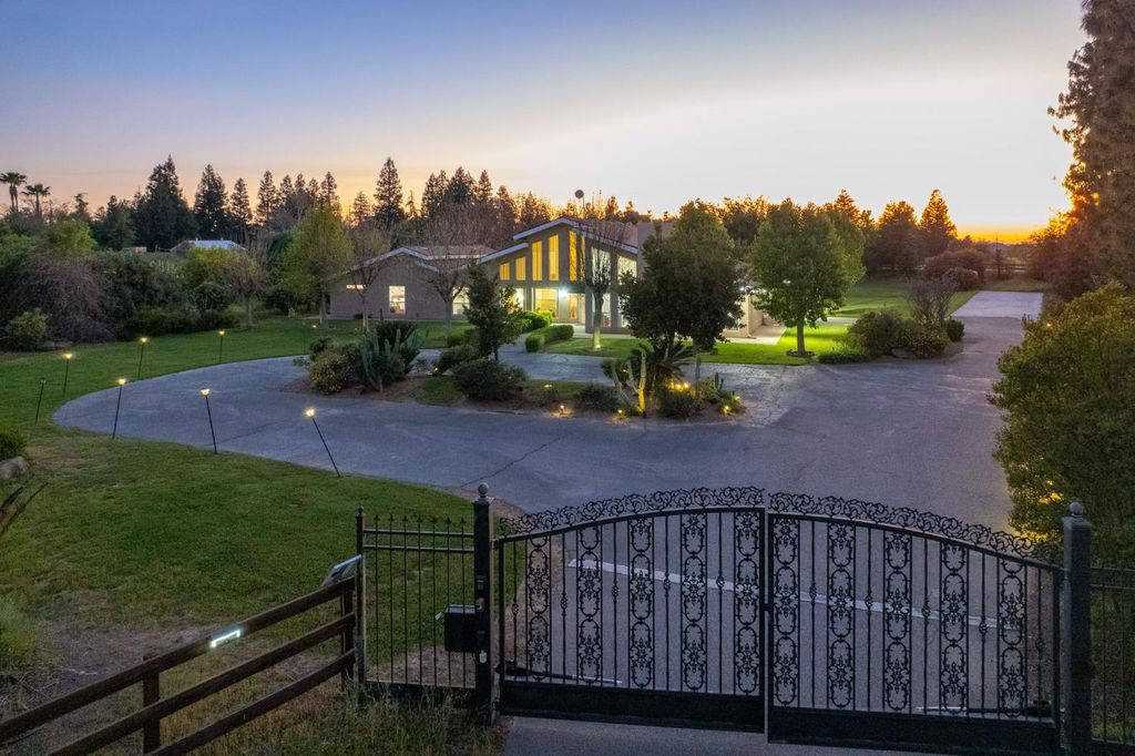 Image 3 of property listing at 12235 N Willow Avenue, Clovis, CA 93619