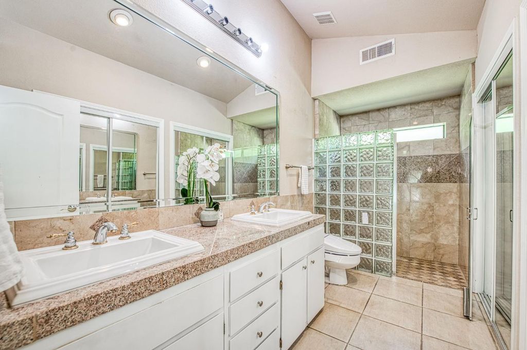 Image 38 of property listing at 12235 N Willow Avenue, Clovis, CA 93619