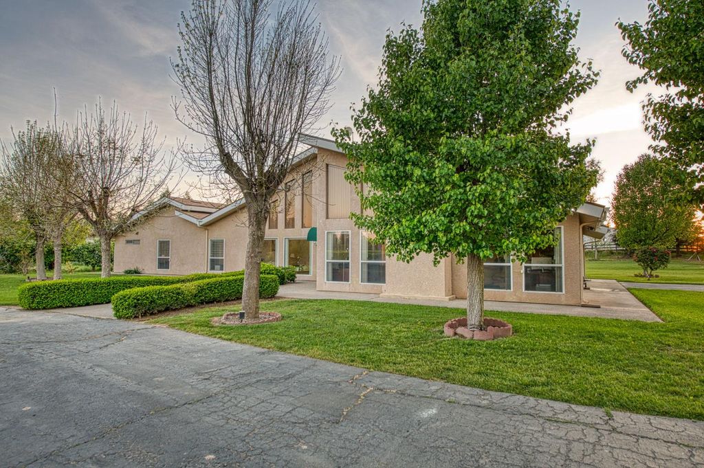 Image 53 of property listing at 12235 N Willow Avenue, Clovis, CA 93619