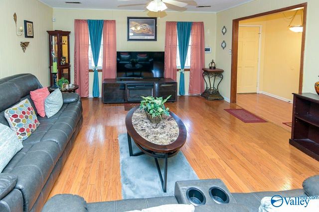 1613 Thomas Drive SW, Decatur, AL 35601